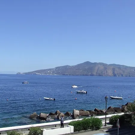 Villetta Isole Eolie Salina Holiday home *