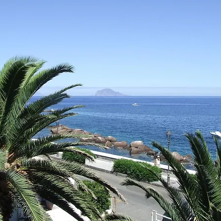 Villetta Isole Eolie Salina Holiday home *